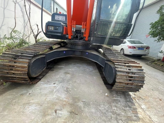 Использованный экскаватор Hitachi ZX210 с вместимостью в 0,45 м3 и массой машины 21500 кг